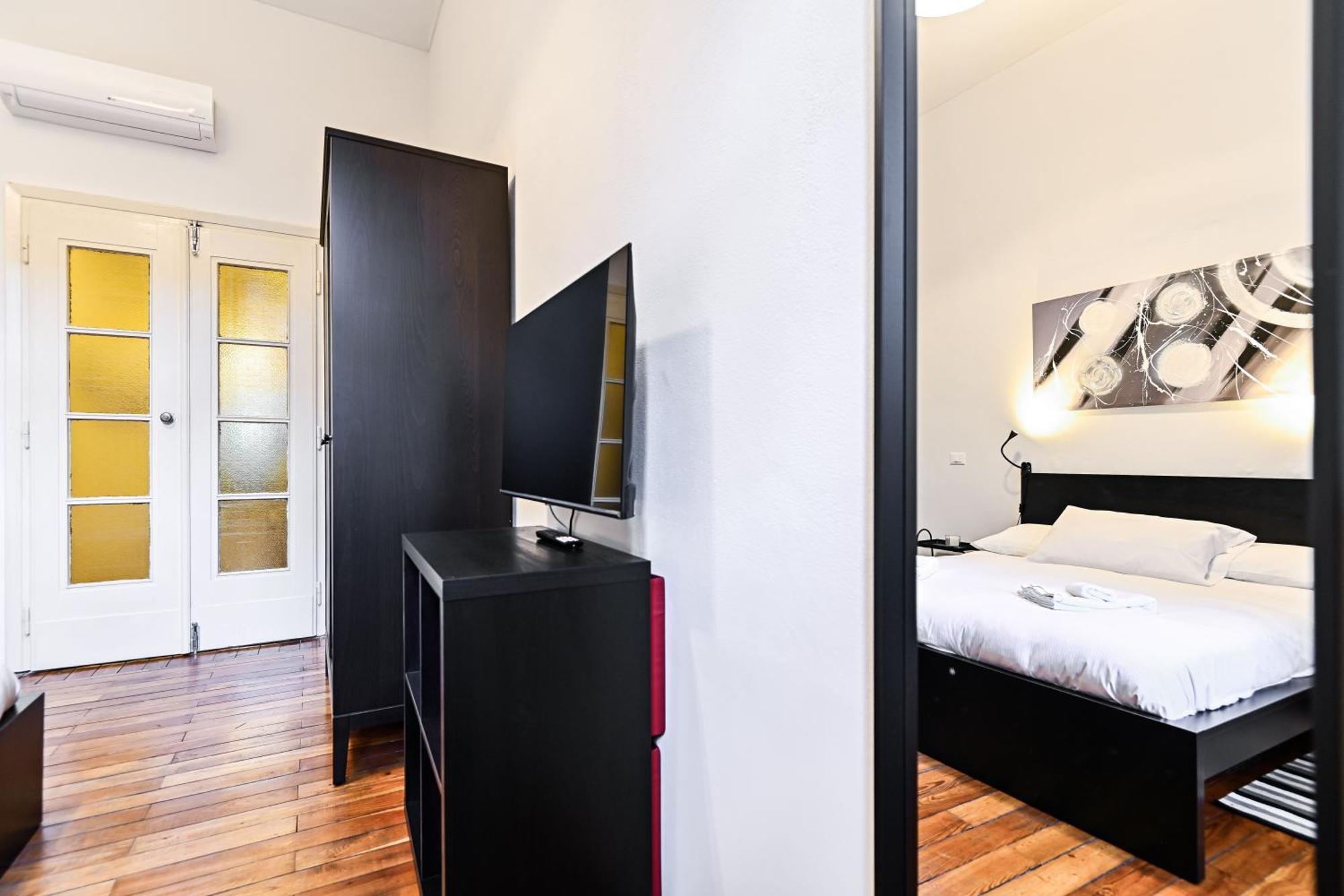 Top Living Apartments - Porta Susa Турин Екстер'єр фото
