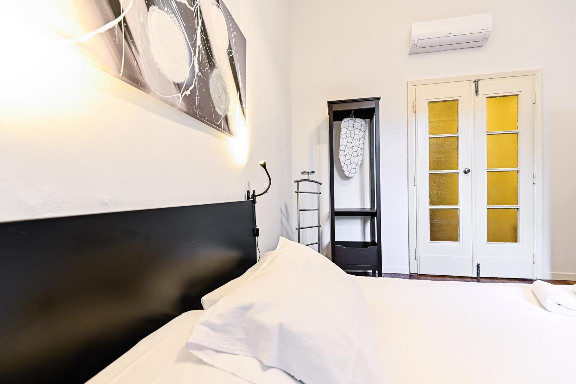 Top Living Apartments - Porta Susa Турин Екстер'єр фото