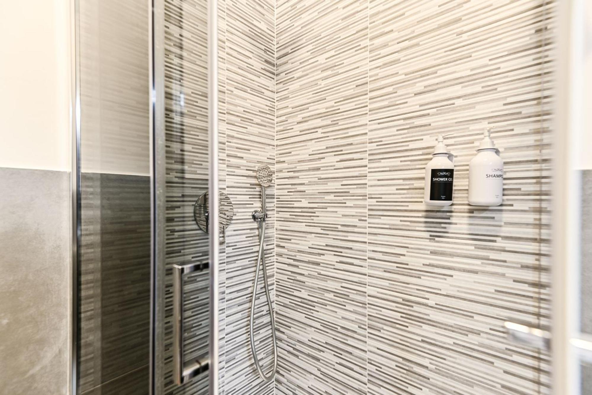Top Living Apartments - Porta Susa Турин Екстер'єр фото