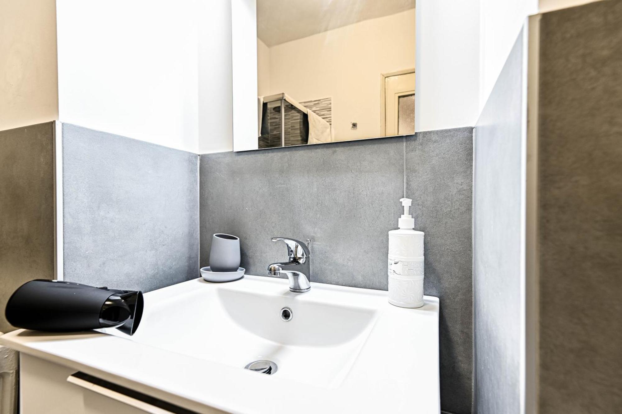 Top Living Apartments - Porta Susa Турин Екстер'єр фото